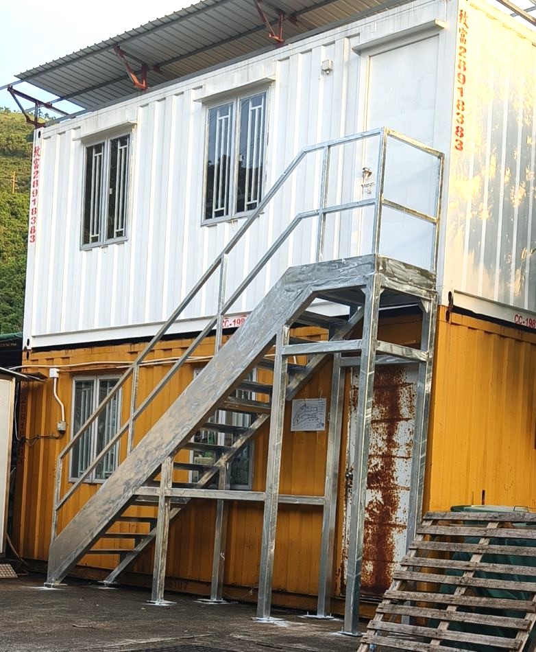 訂造不銹鋼及鐵樓梯-外牆樓梯-旋轉樓梯-貨櫃屋樓梯-戶外樓梯-逃生梯-1