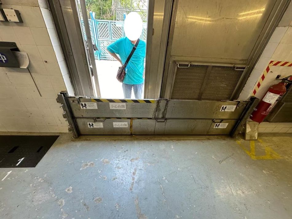 訂造不鏽鋼及鋁質擋水閘工程-Flood-Barrier-不銹鋼防水閘組合工程-擋水板工程