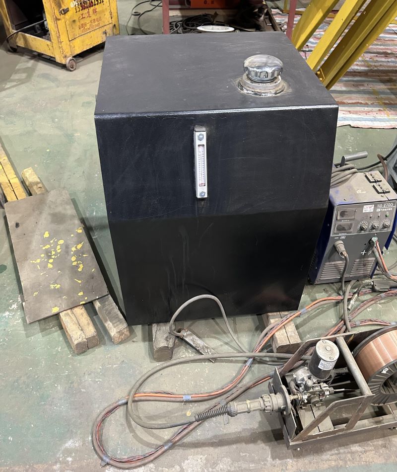 訂造各類貨車油缸-truck-Hydraulic-Oil-Tank-訂製液壓油箱-泥頭車油壓缸定製-客製油箱-工業車輛專用鋼鐵類配件-大型重型貨車油缸