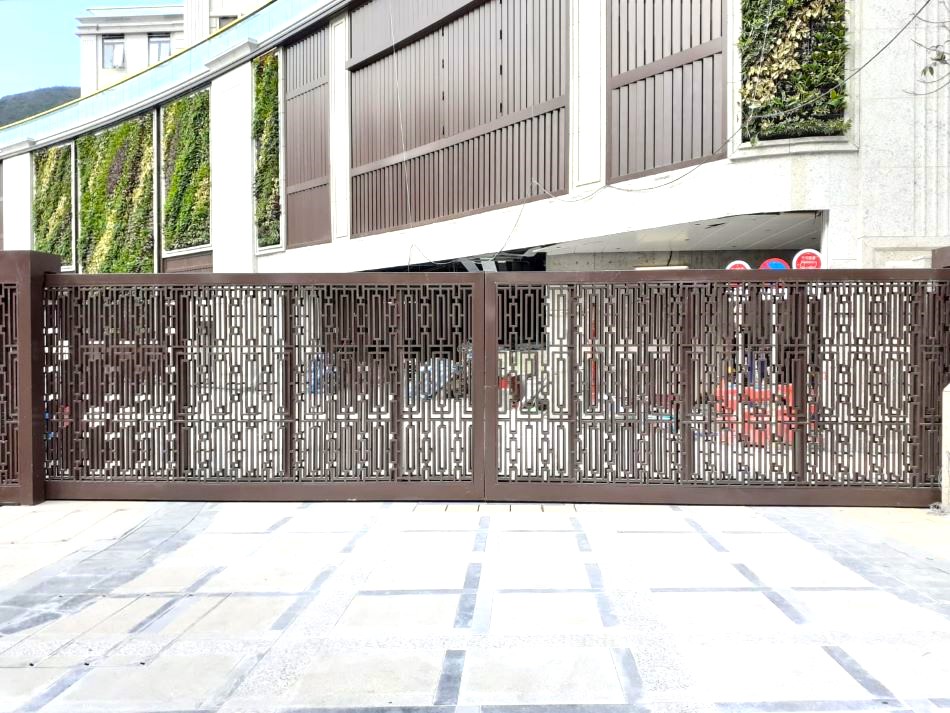 訂造花園停車場大閘自動趟門-訂製電閘門-automatic-gate-特製獨特花款大閘1
