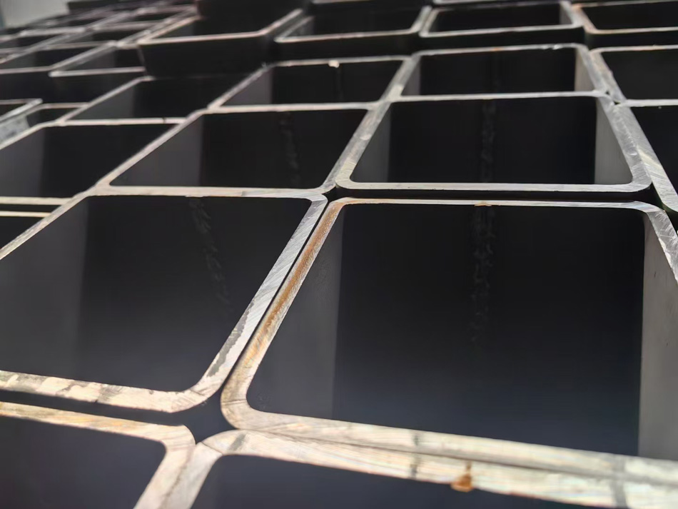 設計及生產建築鉛水方通-Construction-Steel-Manufacturer-香港建築鋼材-鋼鐵材料分銷-自設大陸鋼鐵廠直送香港2